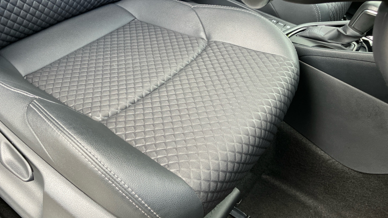 Toyota Yaris 1.5 Hybrid Dynamic 5dr CVT Hybrid Hatchback